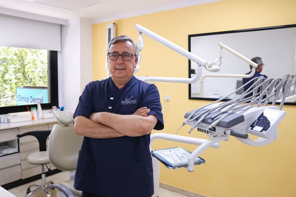 jesus santos - equipo santos dental